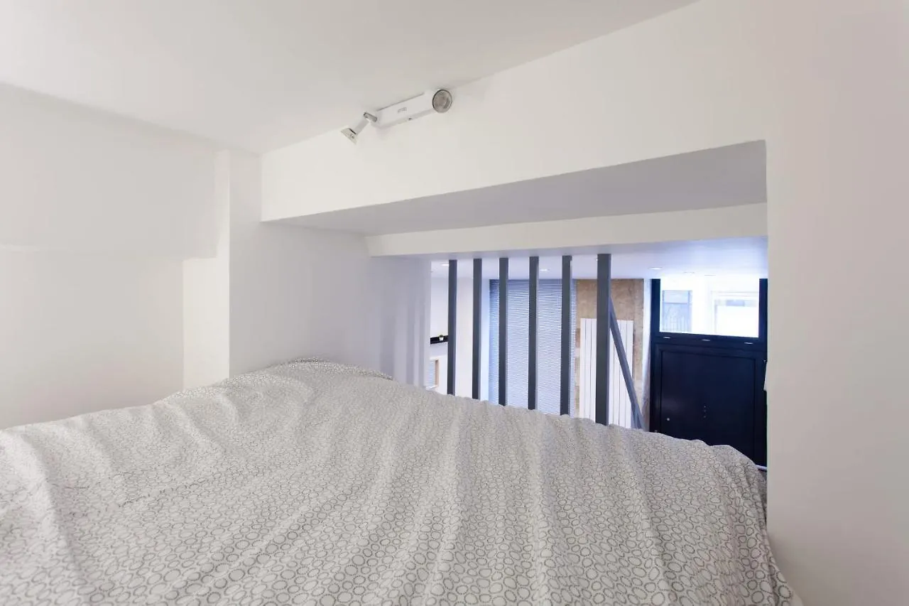 Spacious Studio In Batignolles Apartment *